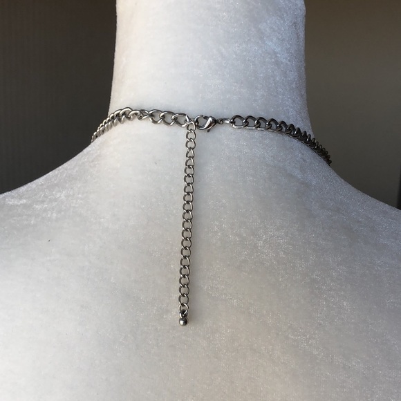 Gray and Silver-Tone Statement Necklace NWOT - Picture 4 of 6